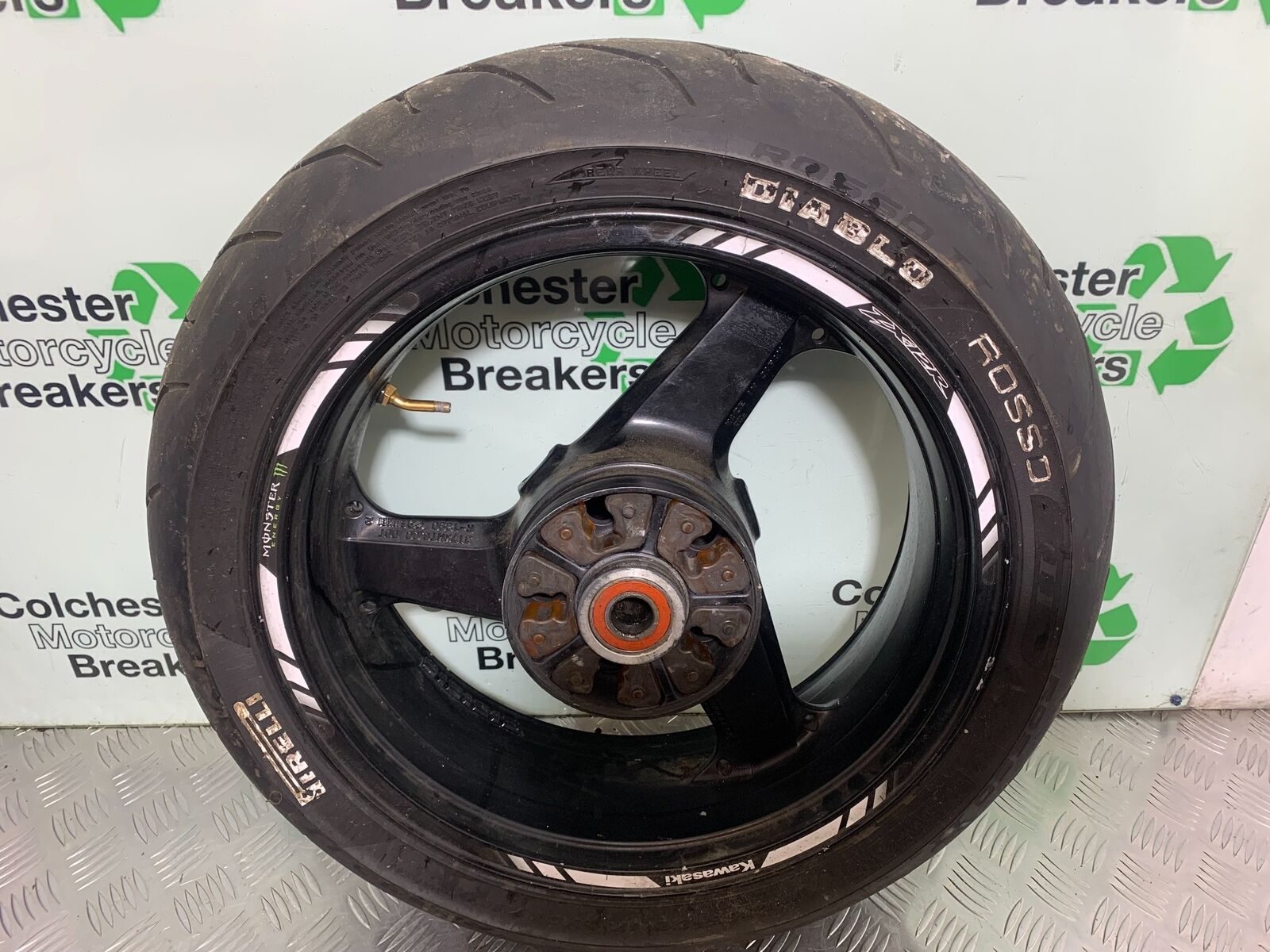 KAWASAKI ZX12R ZX12 REAR WHEEL  YEAR 2000-01 (CMB1038)