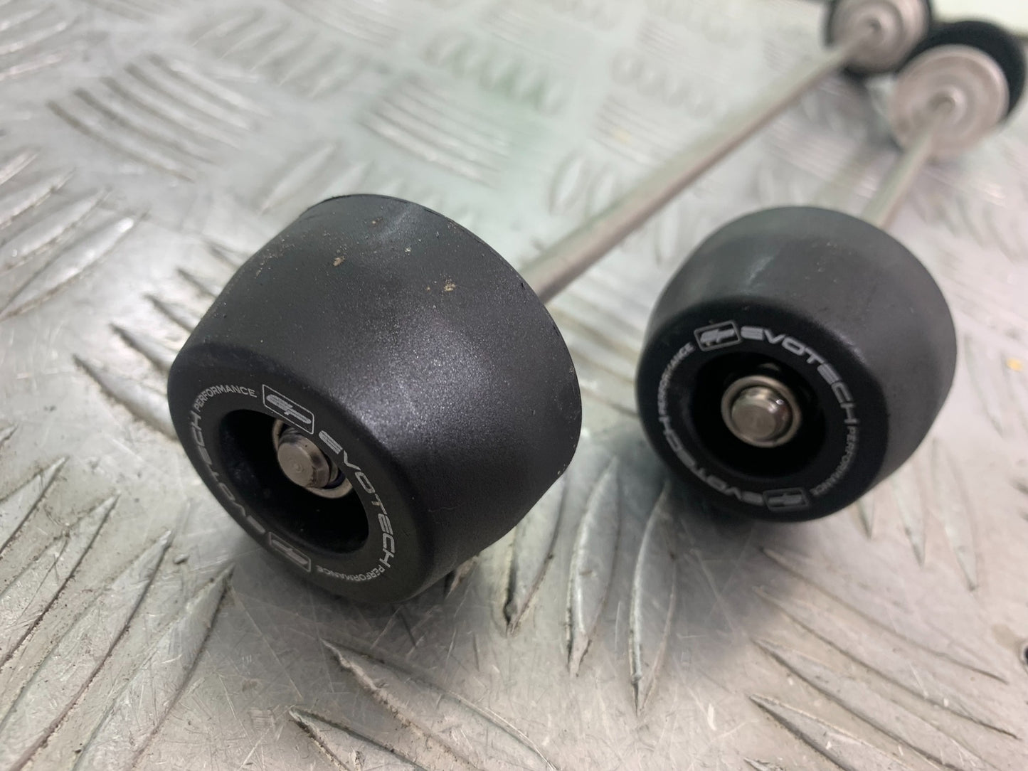 TRIUMPH TRIDENT 660 FRONT AND REAR WHEEL BOBBINGS  YEAR 2021-2024 (CMB1148)