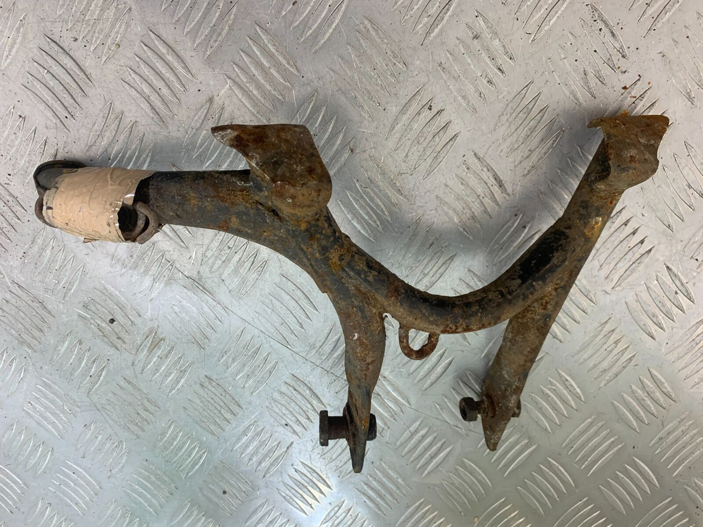 YAMAHA FJ1100 FJ 1100 CENTER STAND  YEAR 1984-85 (CMB1101)