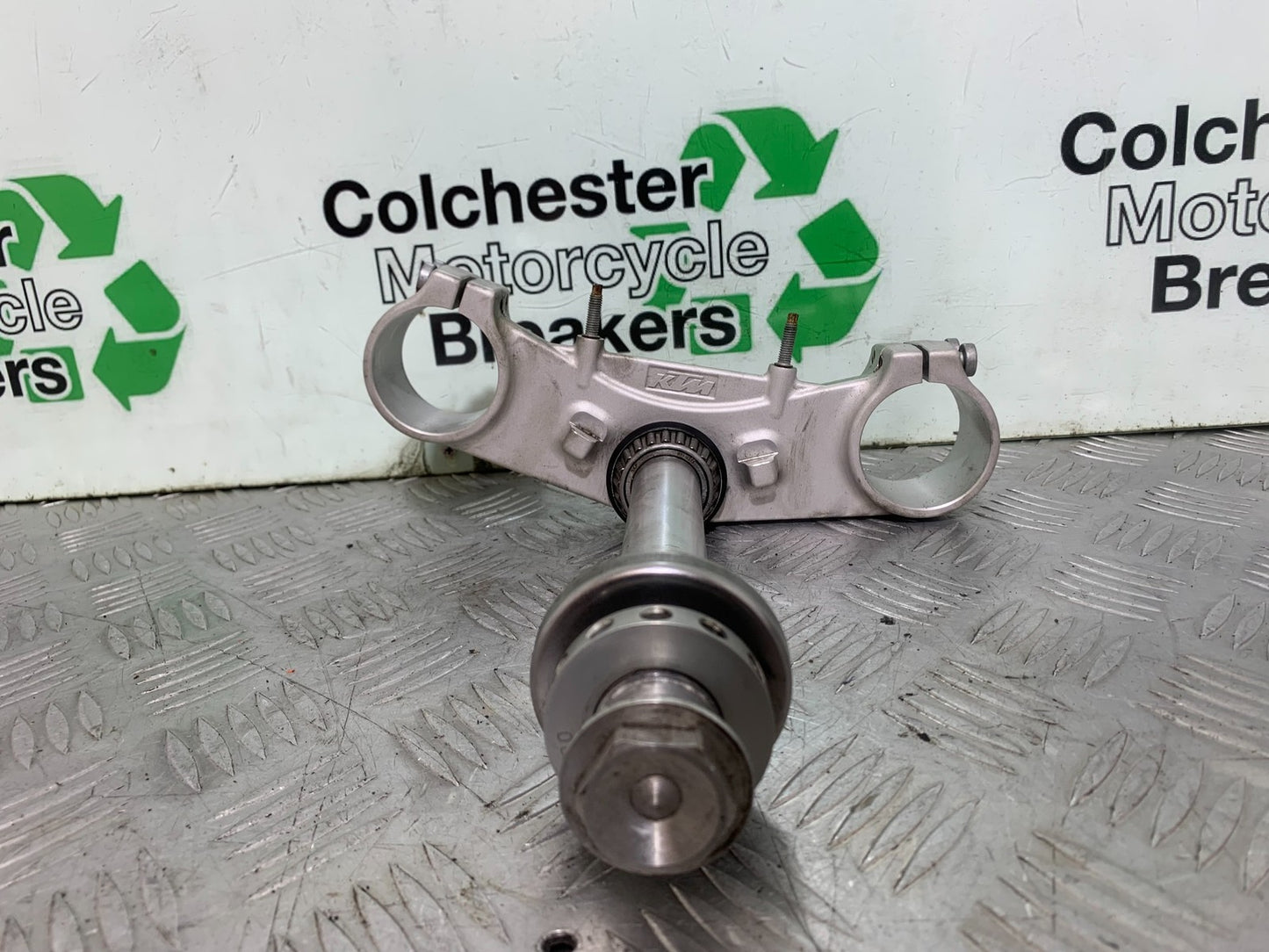 KTM 690 DUKE R LC4 BOTTOM YOKE YEAR 2012-2015  (CMB1180)