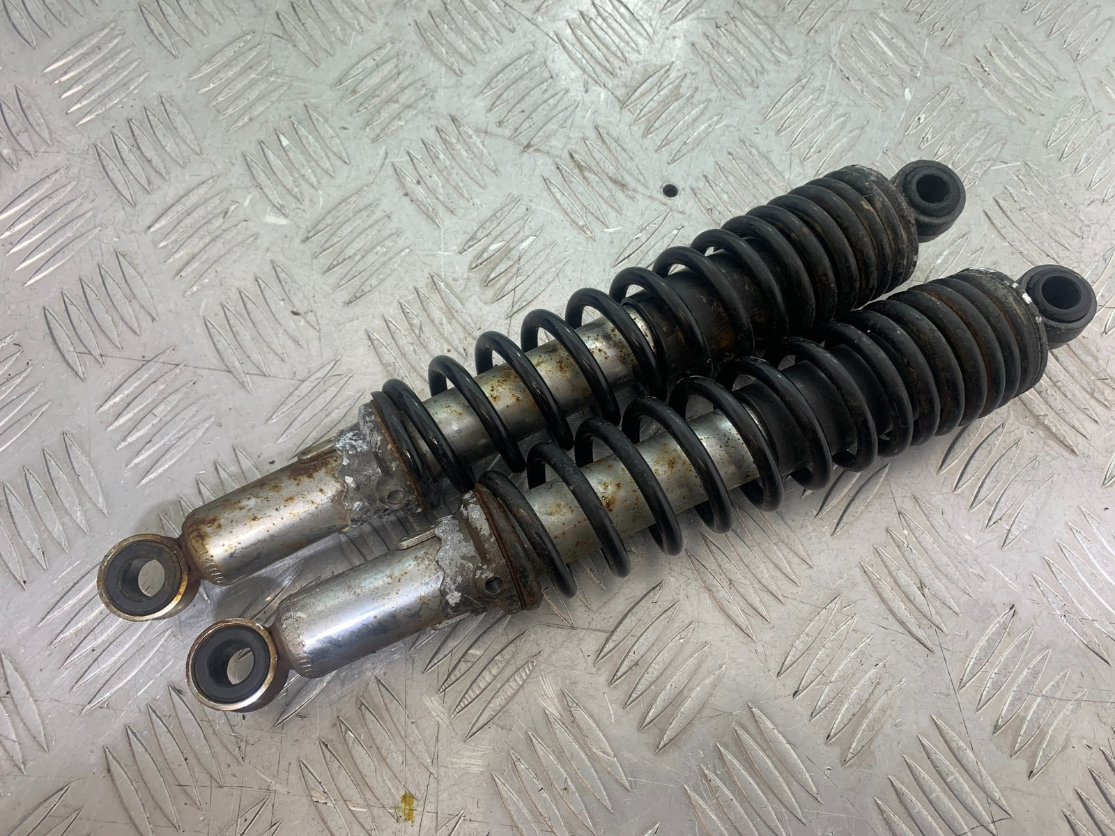 YAMAHA YBR125 YBR 125 REAR SHOCKS   YEAR 2010-2017 (CMB1163