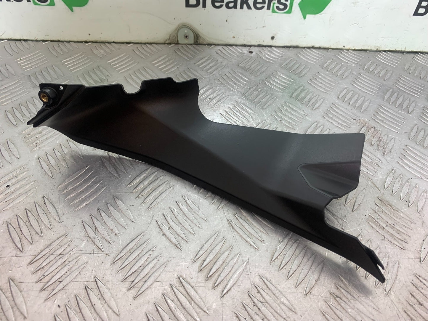 DUCATI 1299 PANIGALE LEFT TOP FAIRING INFILL PANEL YEAR 2016 (CMB 1187)