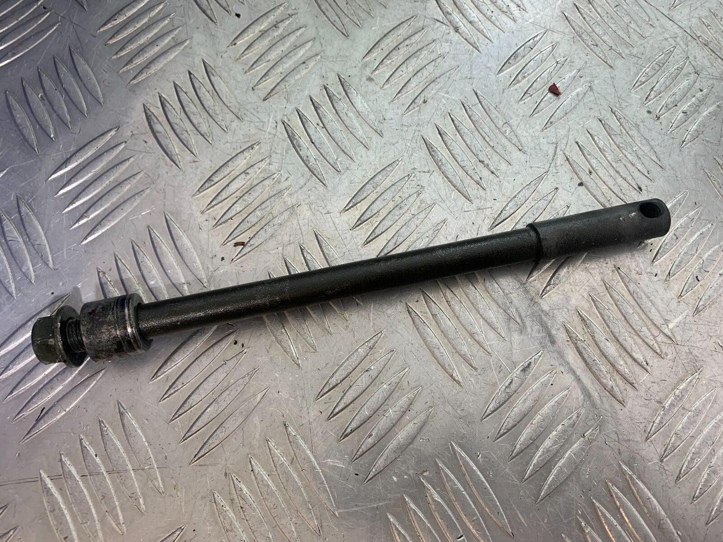 SINNIS TERRAIN 125 FRONT WHEEL SPINDLE  YEAR 2018 (CMB1123)