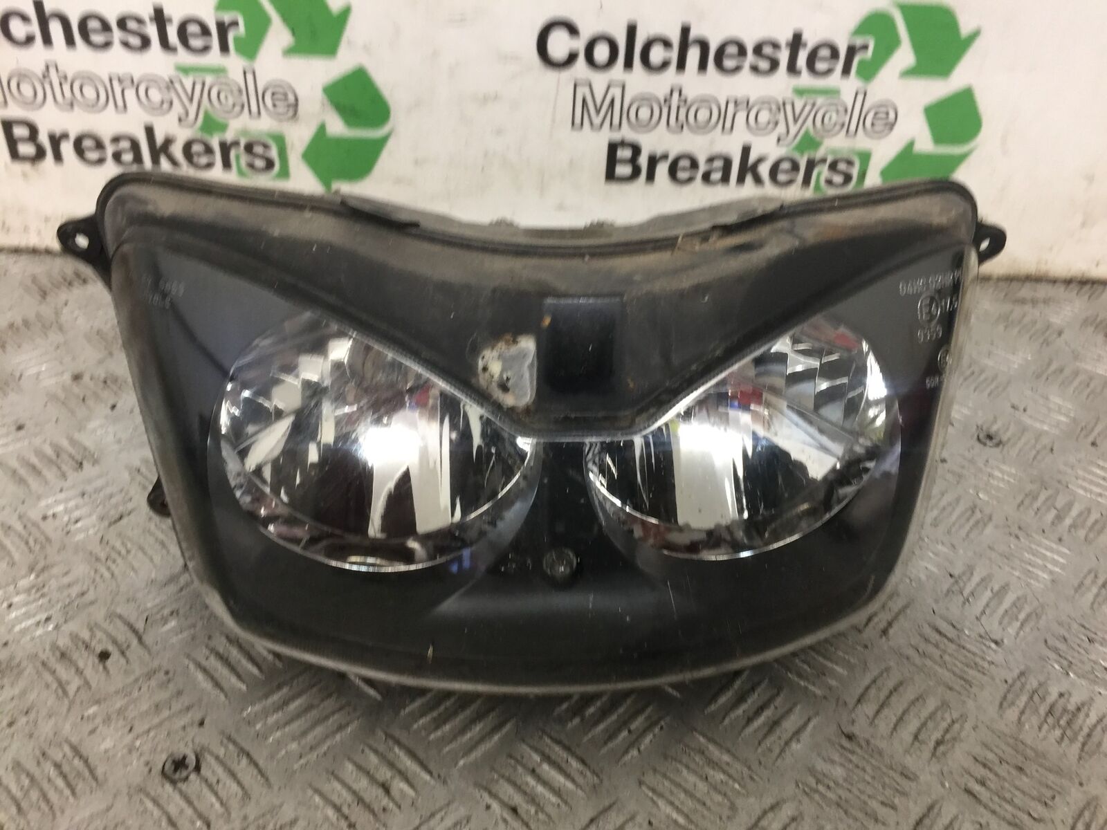 YAMAHA YZF1000 THUNDERACE HEADLIGHT  YEAR 1996 (STOCK 847)