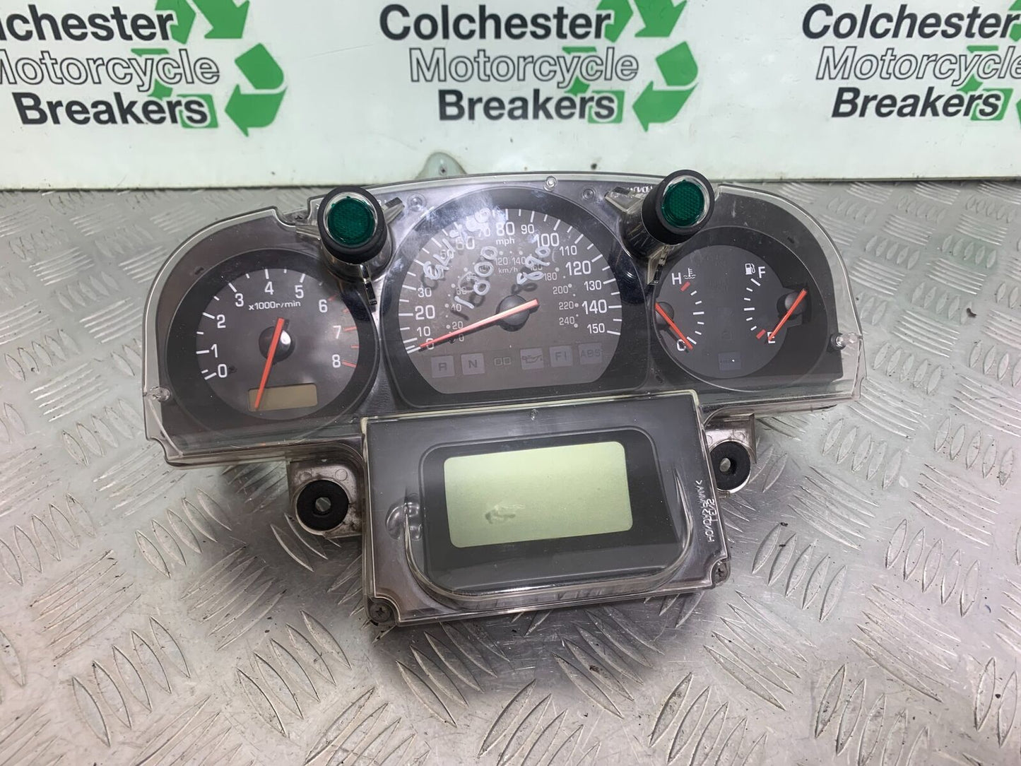 HONDA GL1800 GL 1800 CLOCKS SPEEDO DASH  YEAR 2004 ABS (STOCK 890)