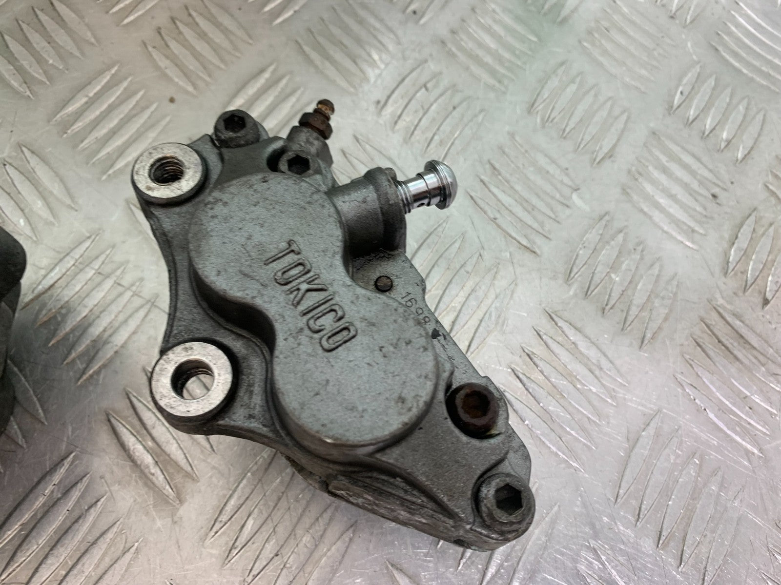 KAWASAKI ZZR1100 D FRONT BRAKE CALIPERS  YEAR 1993-2001 (CMB1189)