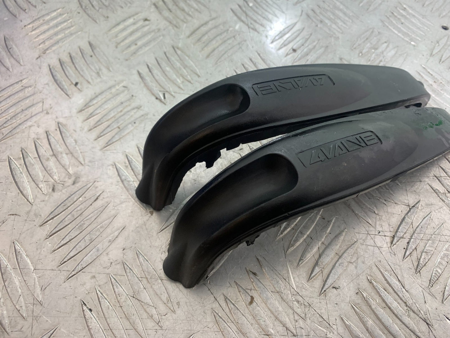 BMW R850 R R850R SPARK PLUG COVERS   YEAR 1994-2002 (CMB1170)