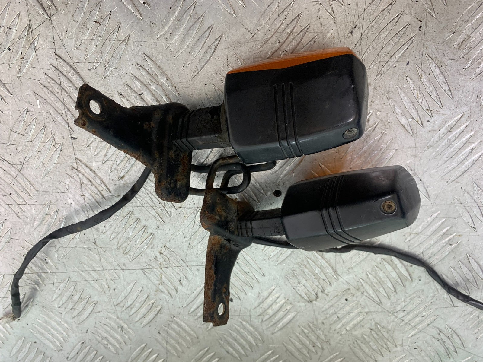 TRIUMPH TROPHY 900 REAR INDICATORS YEAR 1991-95 (CMB1251)