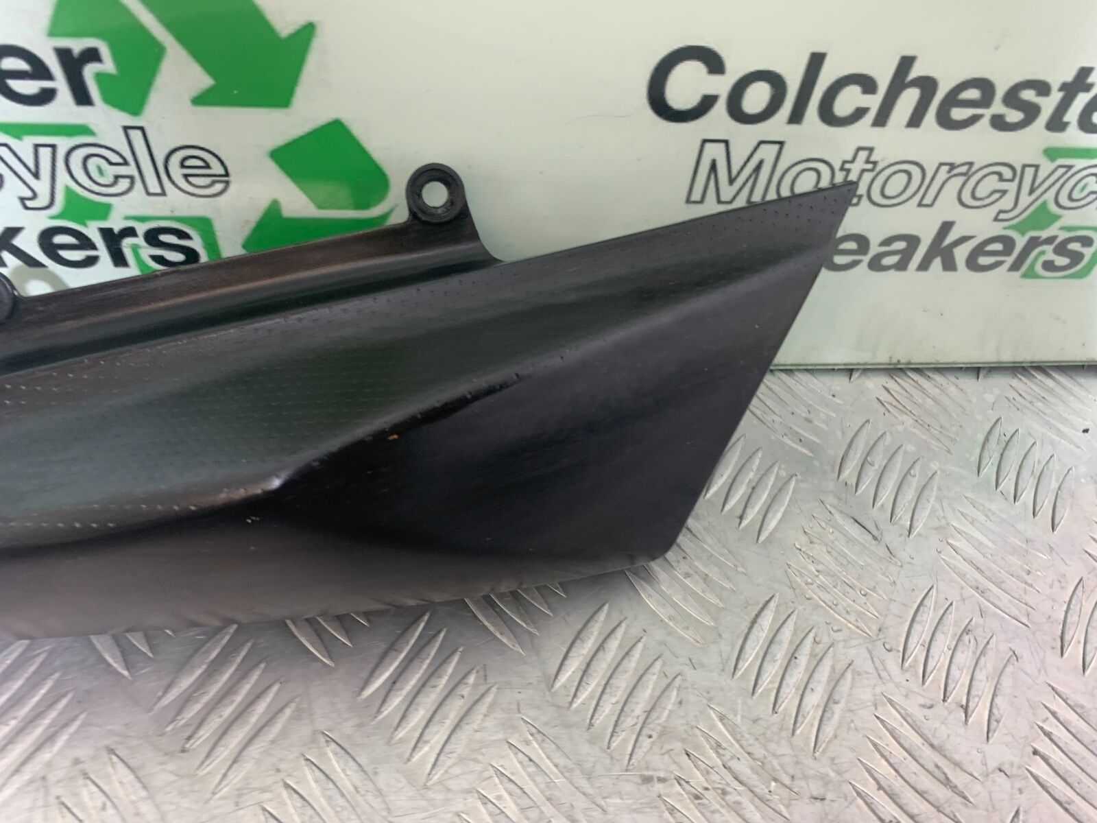 YAMAHA XT125 X XT 125 X RIGHT SEAT PANEL  2005-2011 (CMB1097)