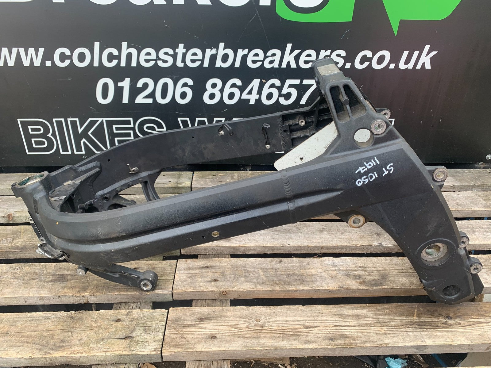 TRIUMPH 1050 SPRINT ST FRAME REG LOG BOOK   YEAR 2004-2007 (CMB1197)