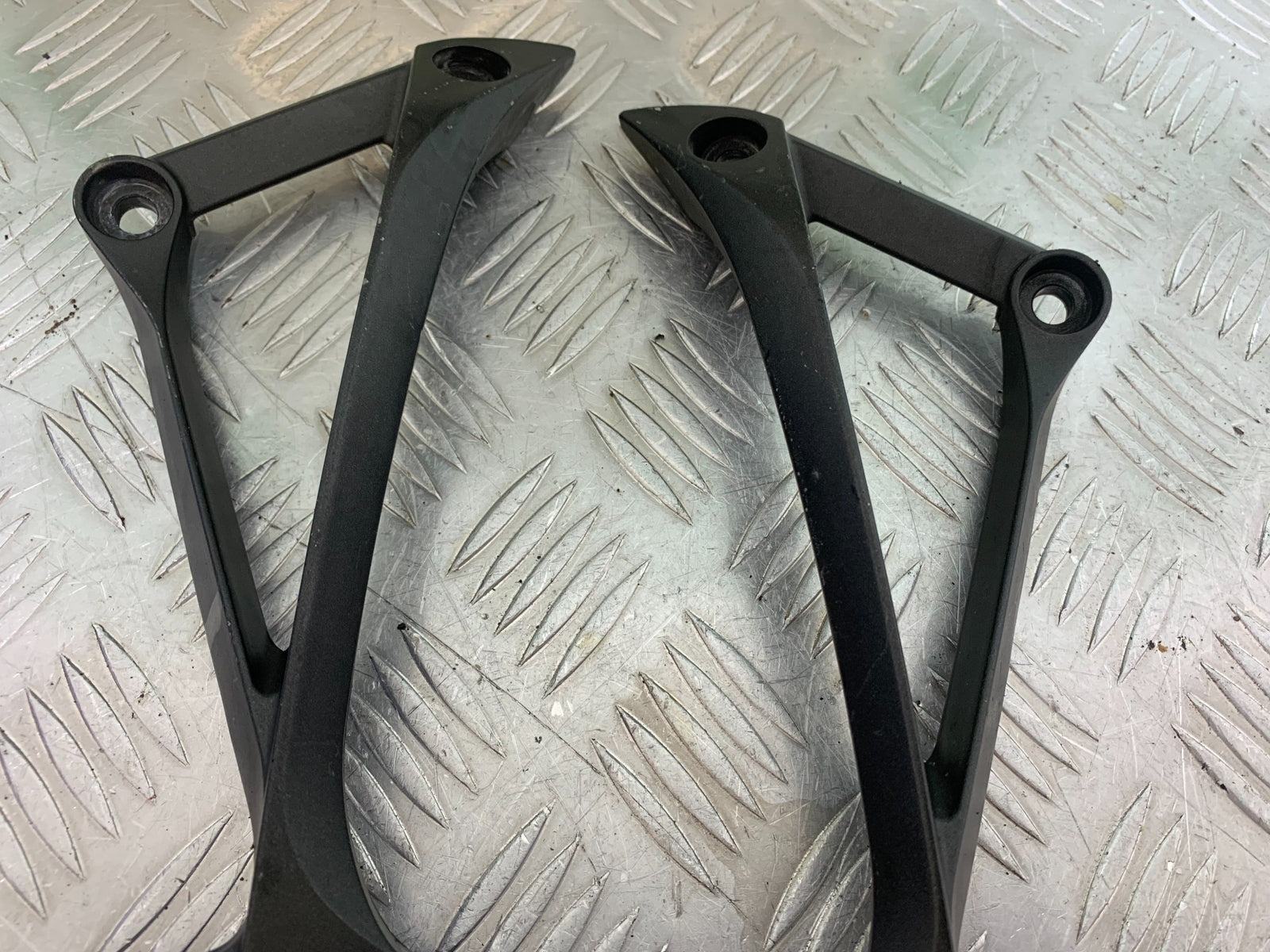 KAWASAKI ZX10R ZX 10R REAR HANGERS AND PEGS   YEAR 2011-2015 (CMB1154)