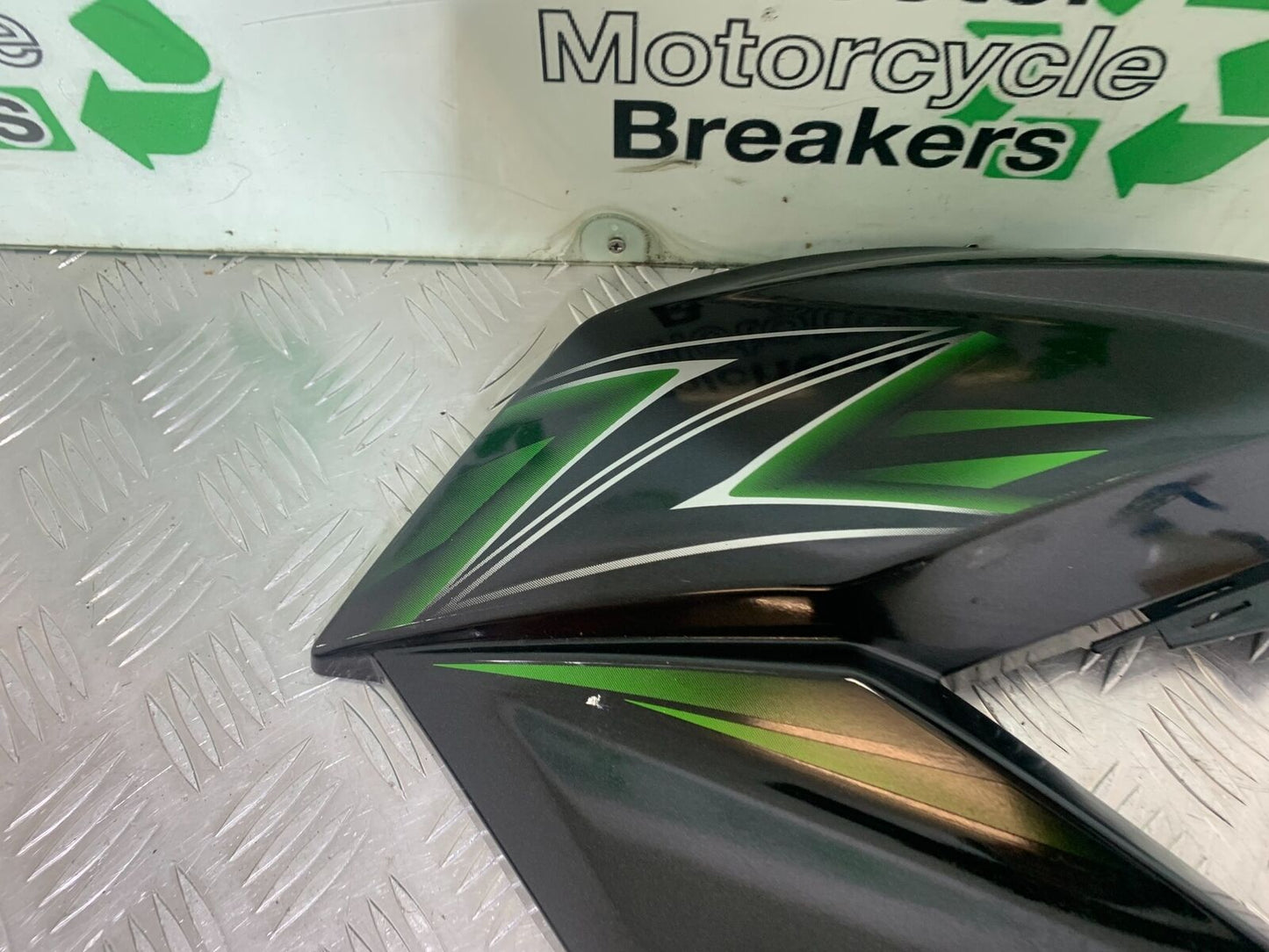 KAWASAKI Z300 ER300 LEFT FAIRING PANEL YEAR 2016-2018  (CMB1056)