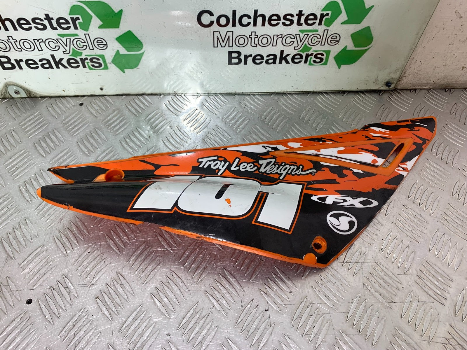 QINGQI QM125 GY-2B RIGHT SEAT PANEL YEAR 2016 (CMB1228)