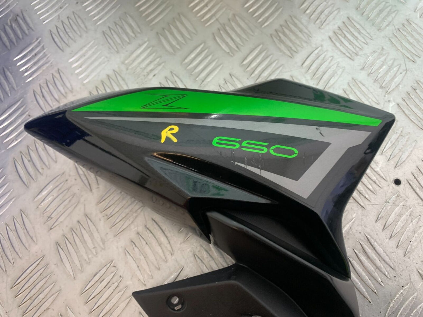 KAWASAKI Z650 ER650 KNFAN RIGHT FAIRING PANEL  YEAR 2022-2024 (CMB1112)