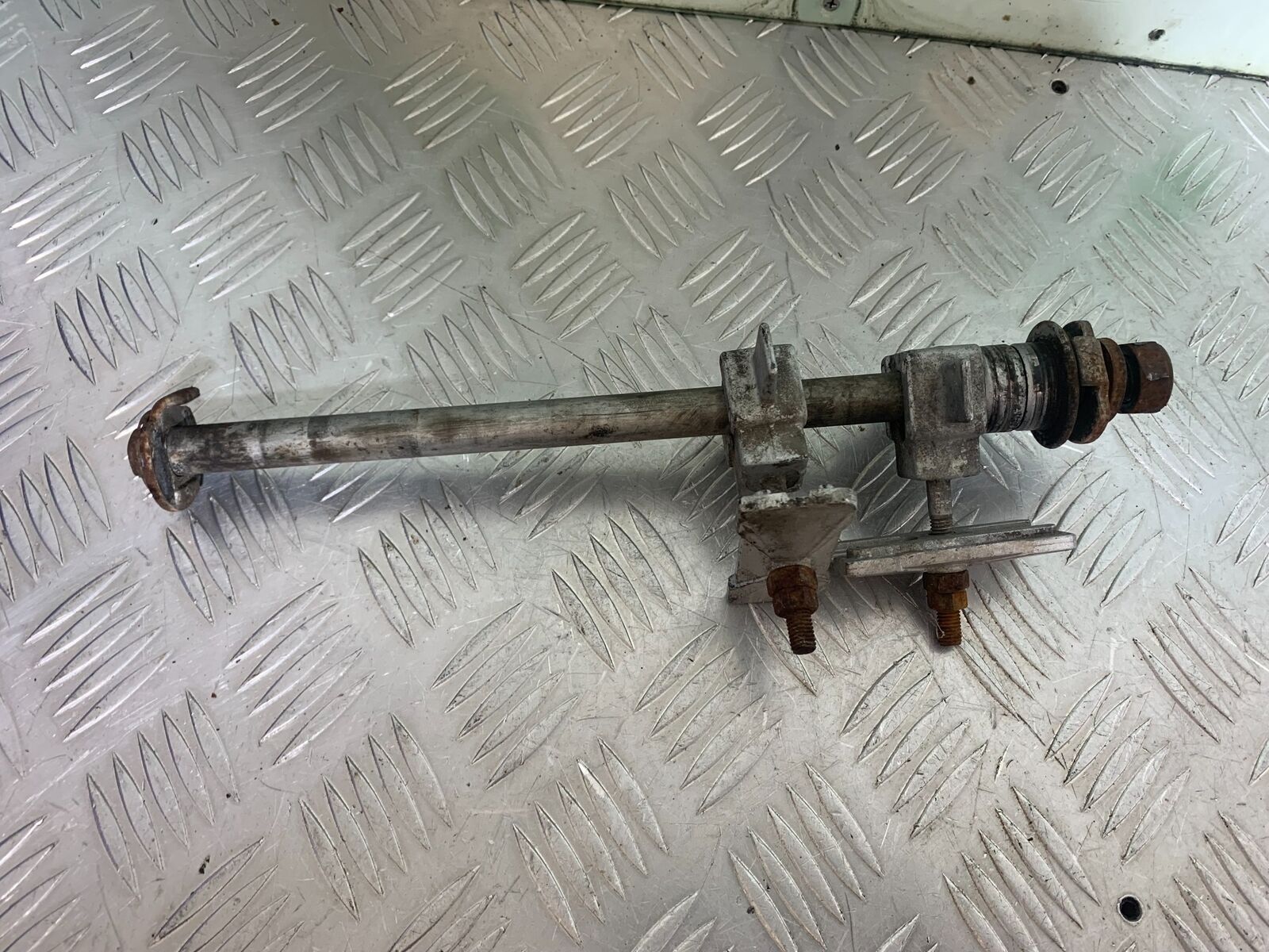 HONDA CB600 CB 600 HORNET REAR WHEEL SPINDLE  YEAR 1998 -2002 (CMB1126)
