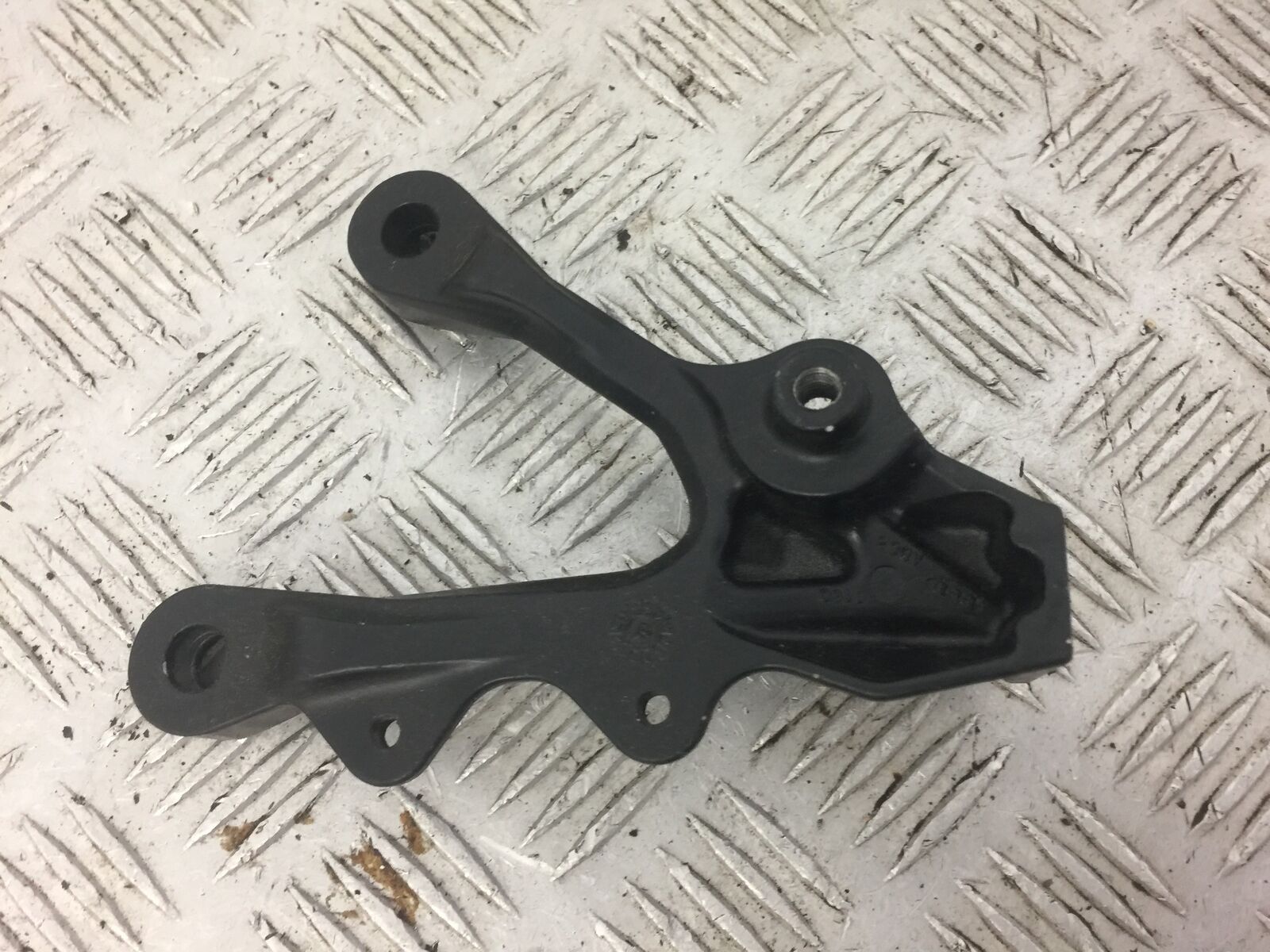 KAWASAKI ZX6R ZX6 R FRONT LEFT HANGER  YEAR 2007 2008 (STOCK 519)