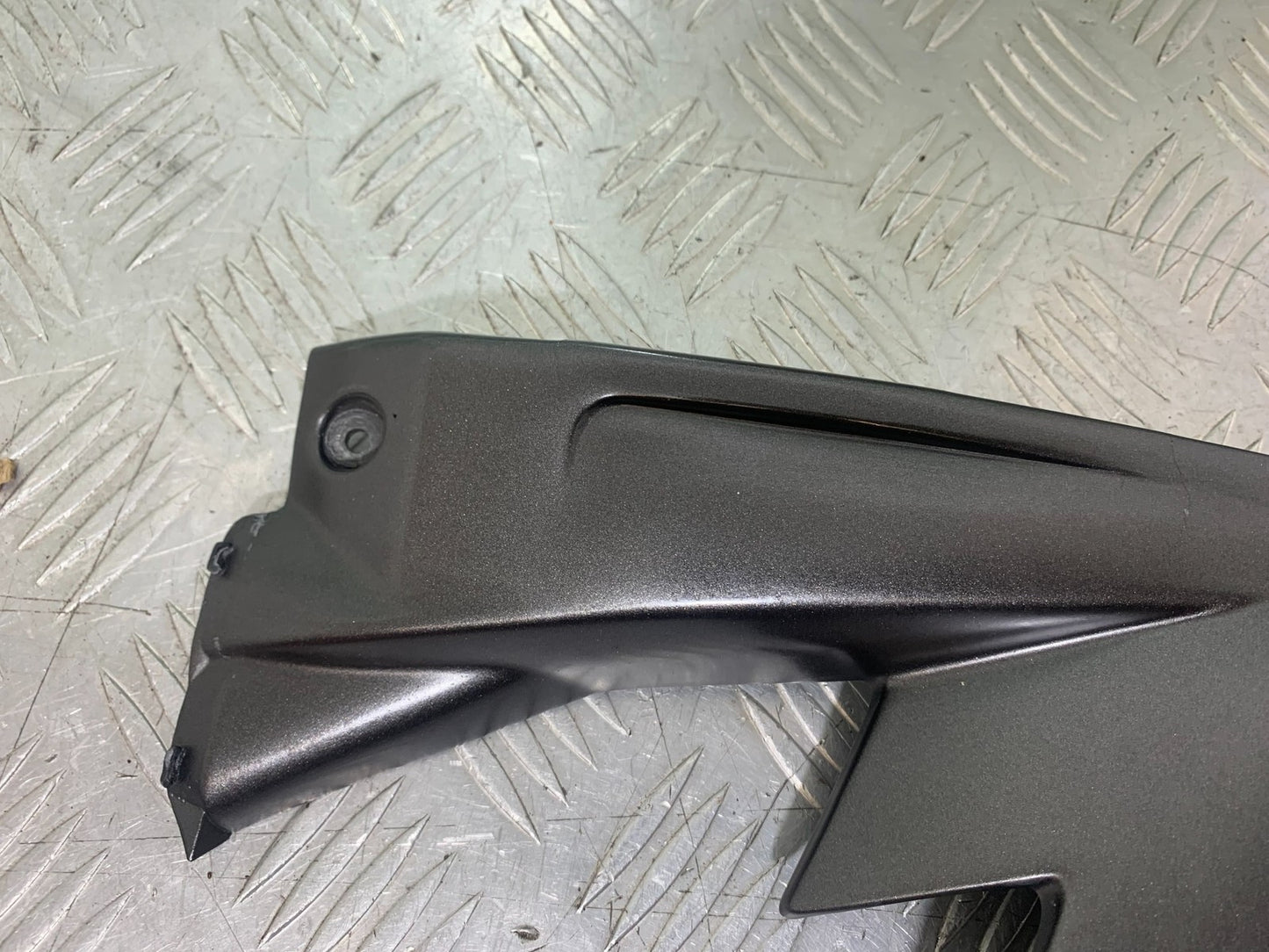 KAWASAKI ZX10R ZX10 R RIGHT FAIRING INFILL PANEL  2008-2010 (CMB1206)