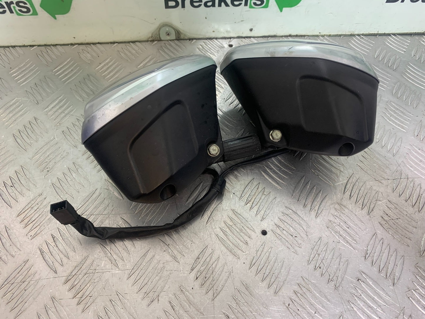 TRIUMPH 675 STREET TRIPLE HEADLIGHTS   2013-2016 (CMB1186)
