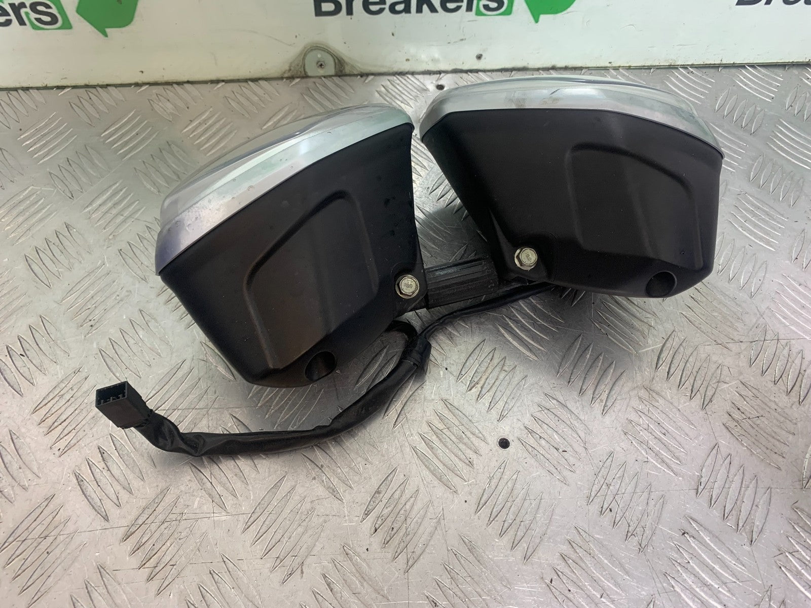 TRIUMPH 675 STREET TRIPLE HEADLIGHTS   2013-2016 (CMB1186)