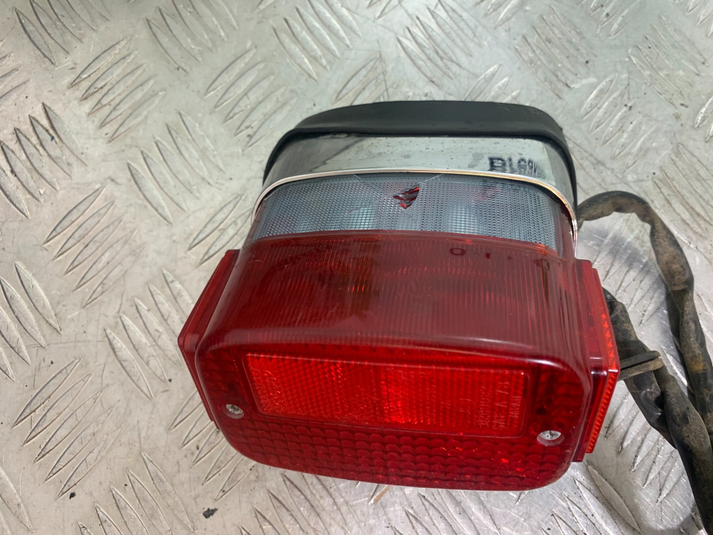 KAWASAKI VN1500 CLASSIC REAR LIGHT   YEAR 1999 -2006 (CMB1166)