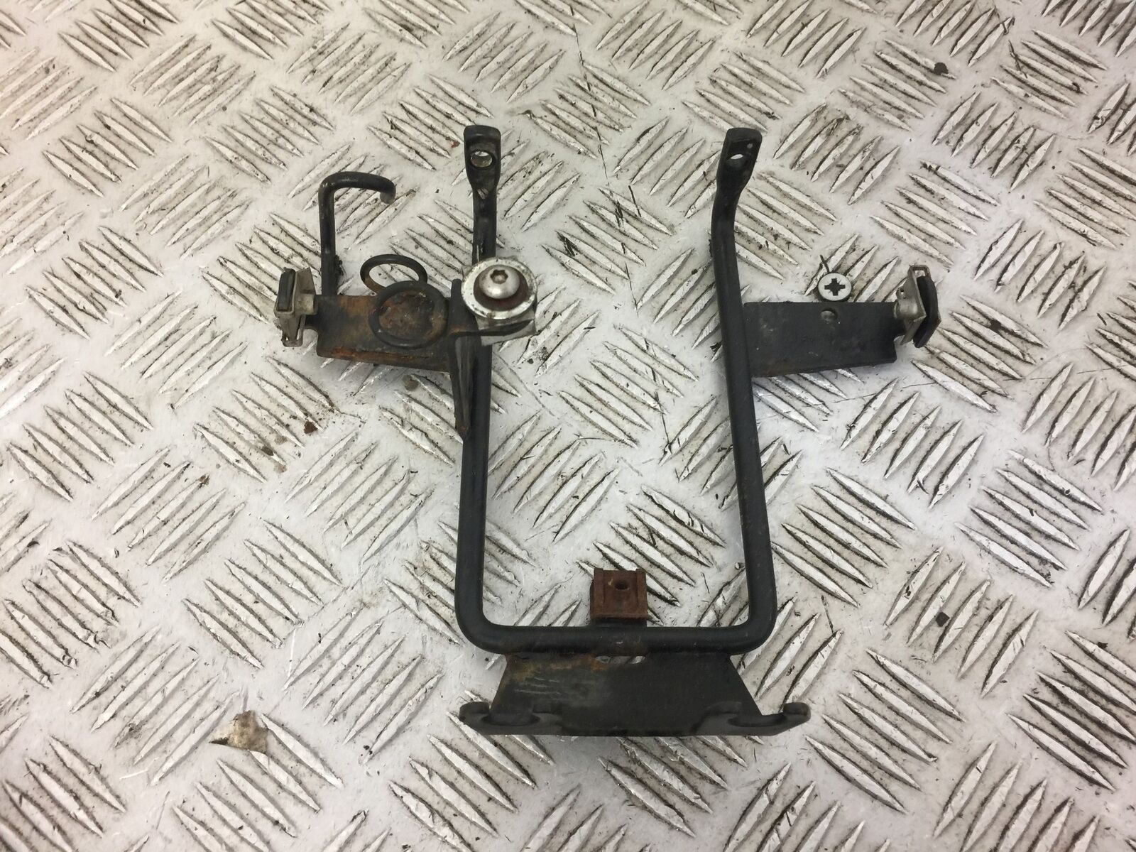 YAMAHA XT125 R XT125 X HEADLIGHT BRACKET  YEAR 2005-2011  (STOCK 499)