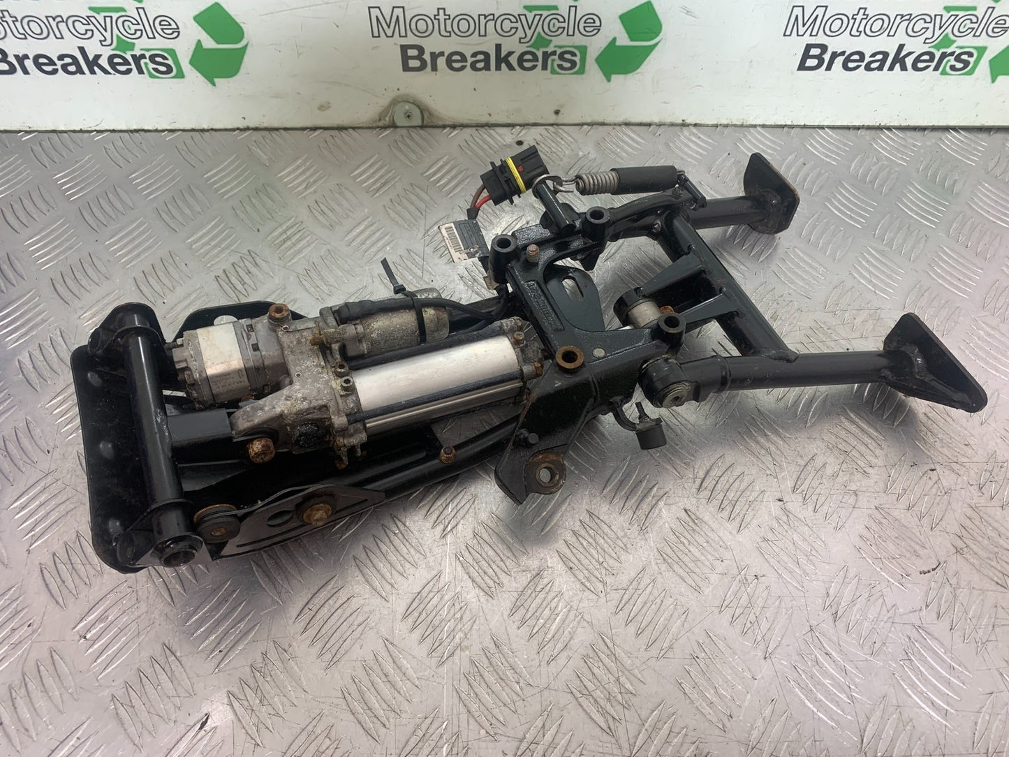 BMW K1200 K 1200 LT CENTER STAND AND MOTOR   YEAR 1999-07 (CMB1271)
