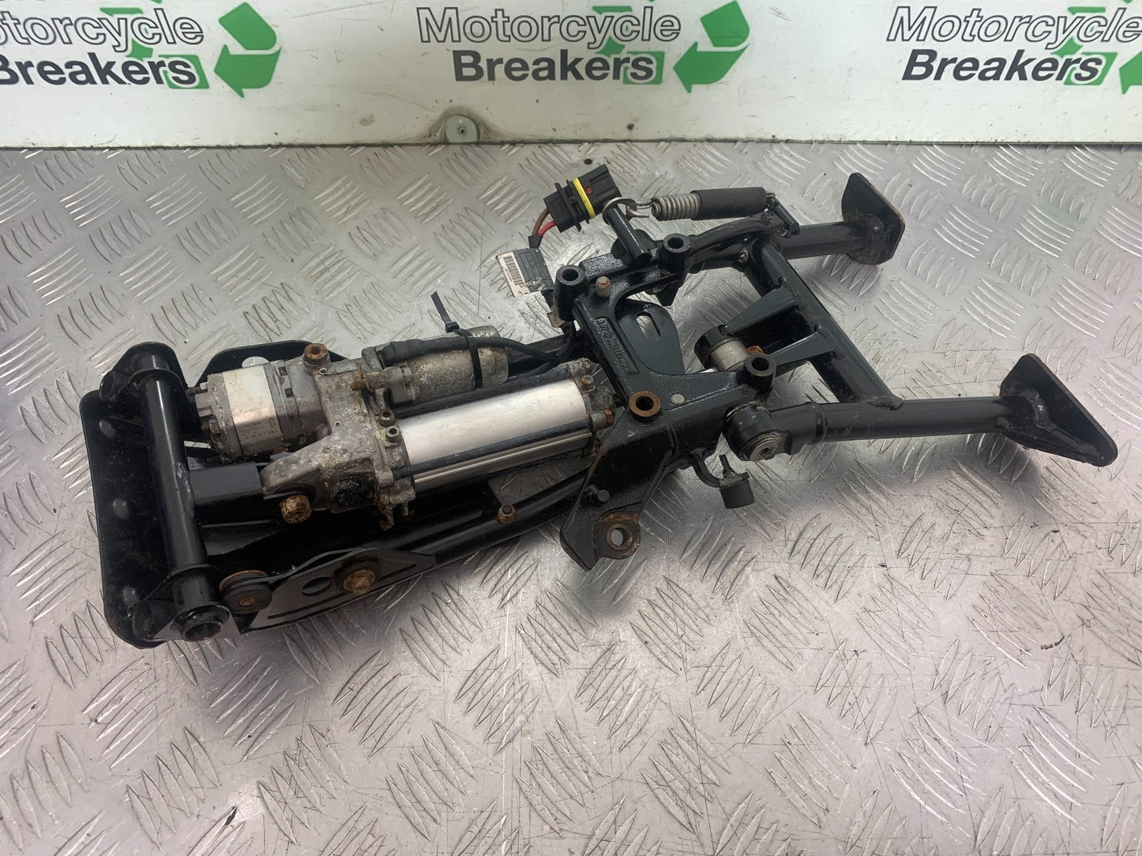 BMW K1200 K 1200 LT CENTER STAND AND MOTOR   YEAR 1999-07 (CMB1271)