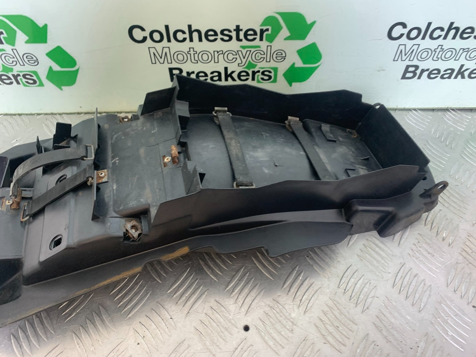 YAMAHA XJR1300 XJR 1300 UNDERTRAY  1999-2003 (CMB1119)