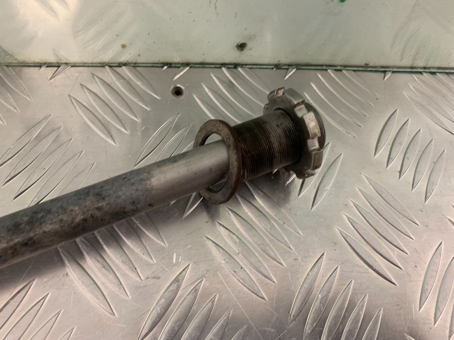 KAWASAKI ZX9R ZX9 C SWINGARM  SPINDLE  YEAR 1998-99 (STOCK 957)