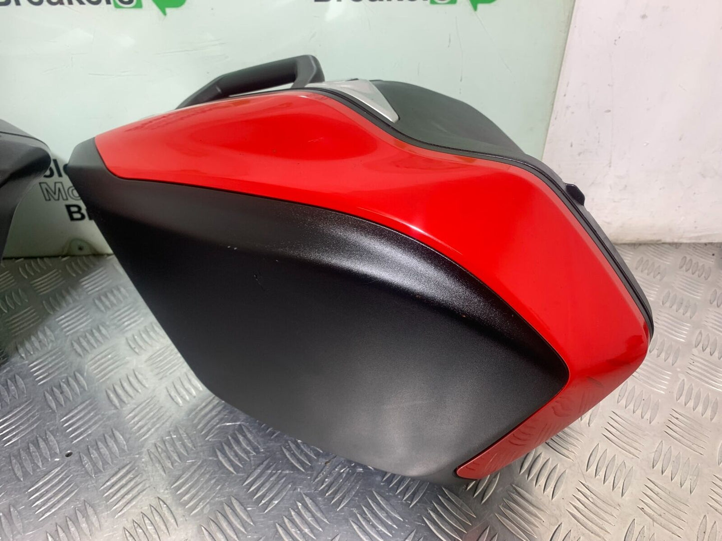 MV AGUSTA TURISMO VELOCE 800 LEFT AND RIGHT PANNIERS  YEAR 2014-17 (CMB1051)