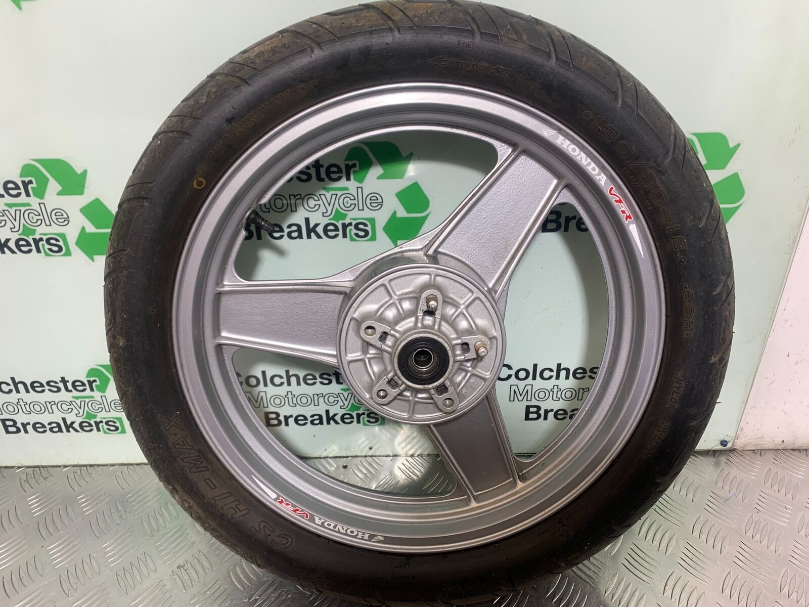 HONDA VFR400 VFR 400 NC21 REAR WHEEL YEAR 1986-87 (CMB1043)