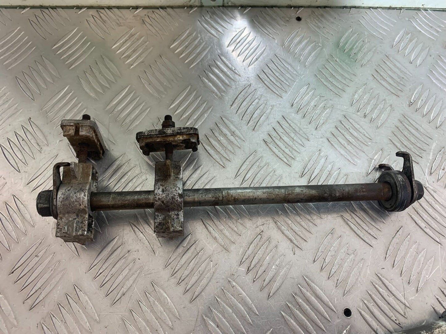 YAMAHA XJ6 XJ6-S REAR WHEEL SPINDLE   YEAR 2009-2015  (CMB1070)