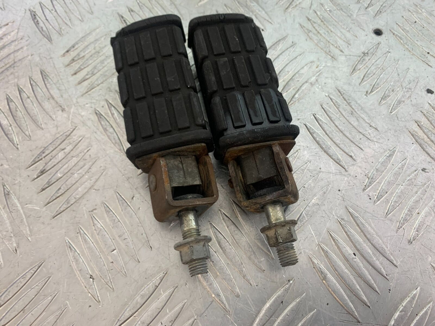YAMAHA XS1100 MIDNIGHT SPECIAL REAR FOOTPEGS  YEAR 1980-1982 (CMB1122)