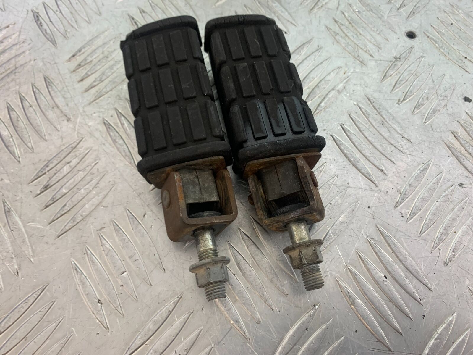 YAMAHA XS1100 MIDNIGHT SPECIAL REAR FOOTPEGS  YEAR 1980-1982 (CMB1122)