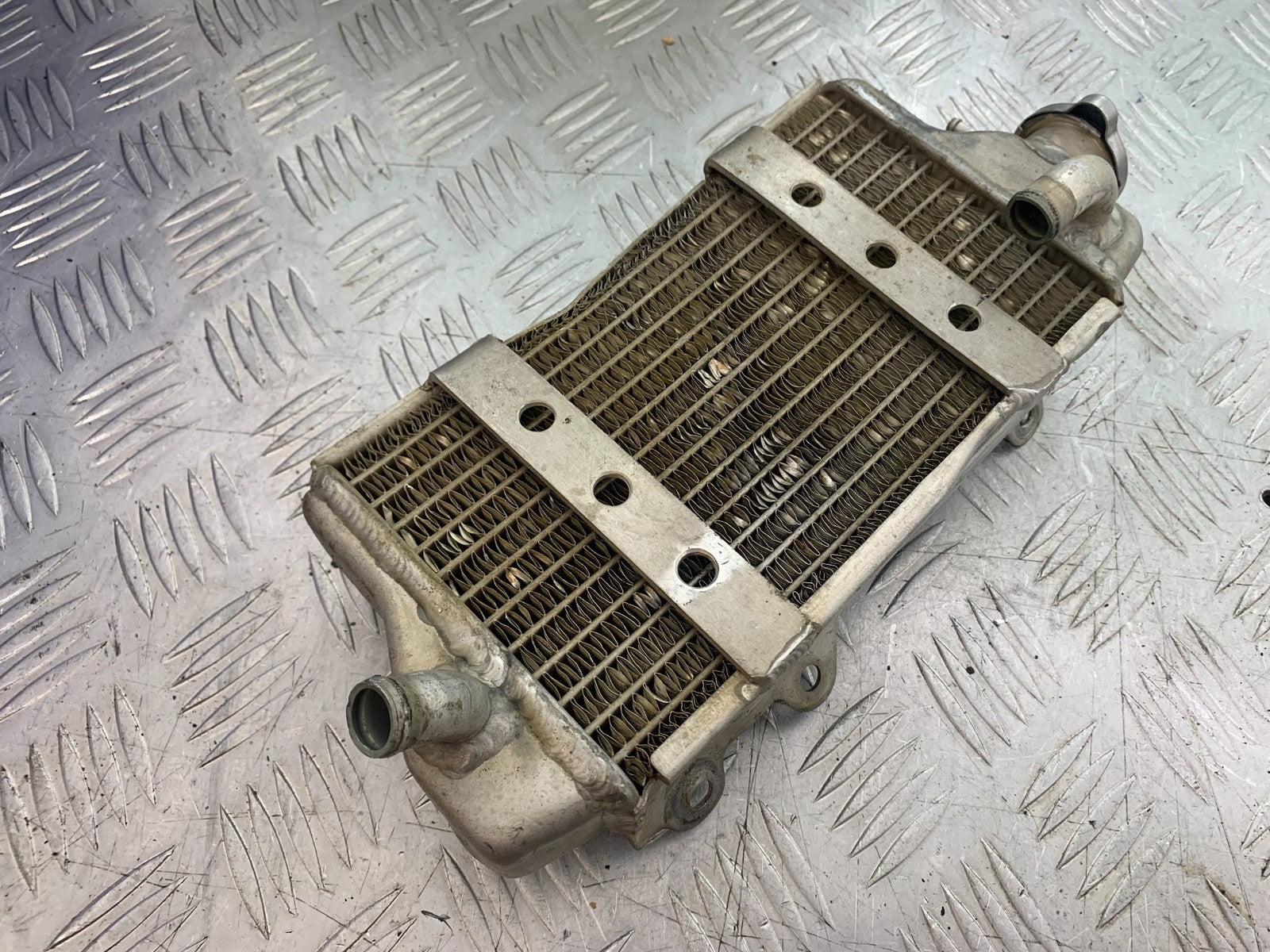 KAWASAKI KXF450 KXF 450 RIGHT  RADIATOR   YEAR 2013 CMB1217)