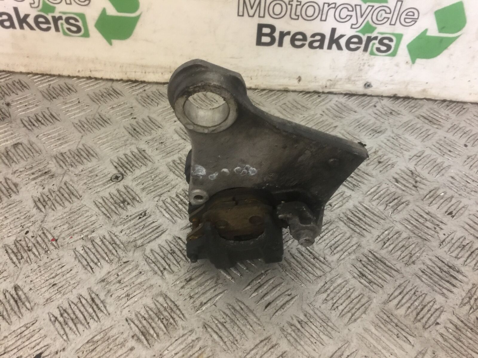 YAMAHA FZ6 REAR BRAKE CALIPER  YEAR 2004 (STOCK 693)