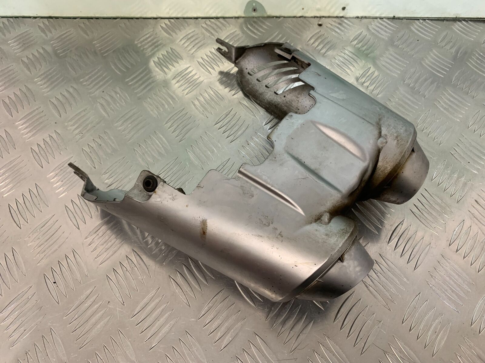 YAMAHA FZ6 FAZER SILENCER COVER  YEAR 2004-2007  (STOCK 955)