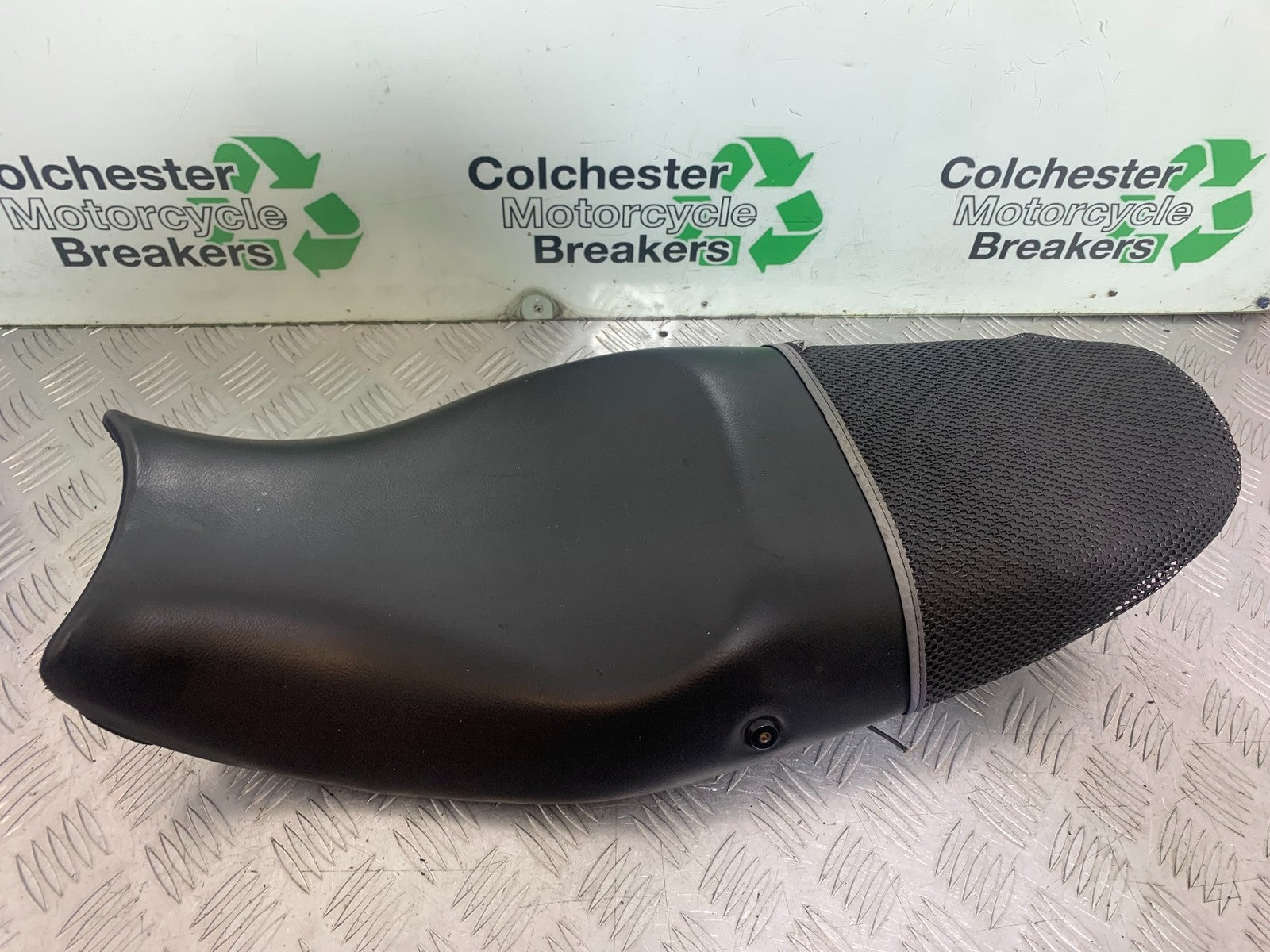 TRIUMPH 955i SPRINT ST SEAT  1999-2004 (CMB1176)