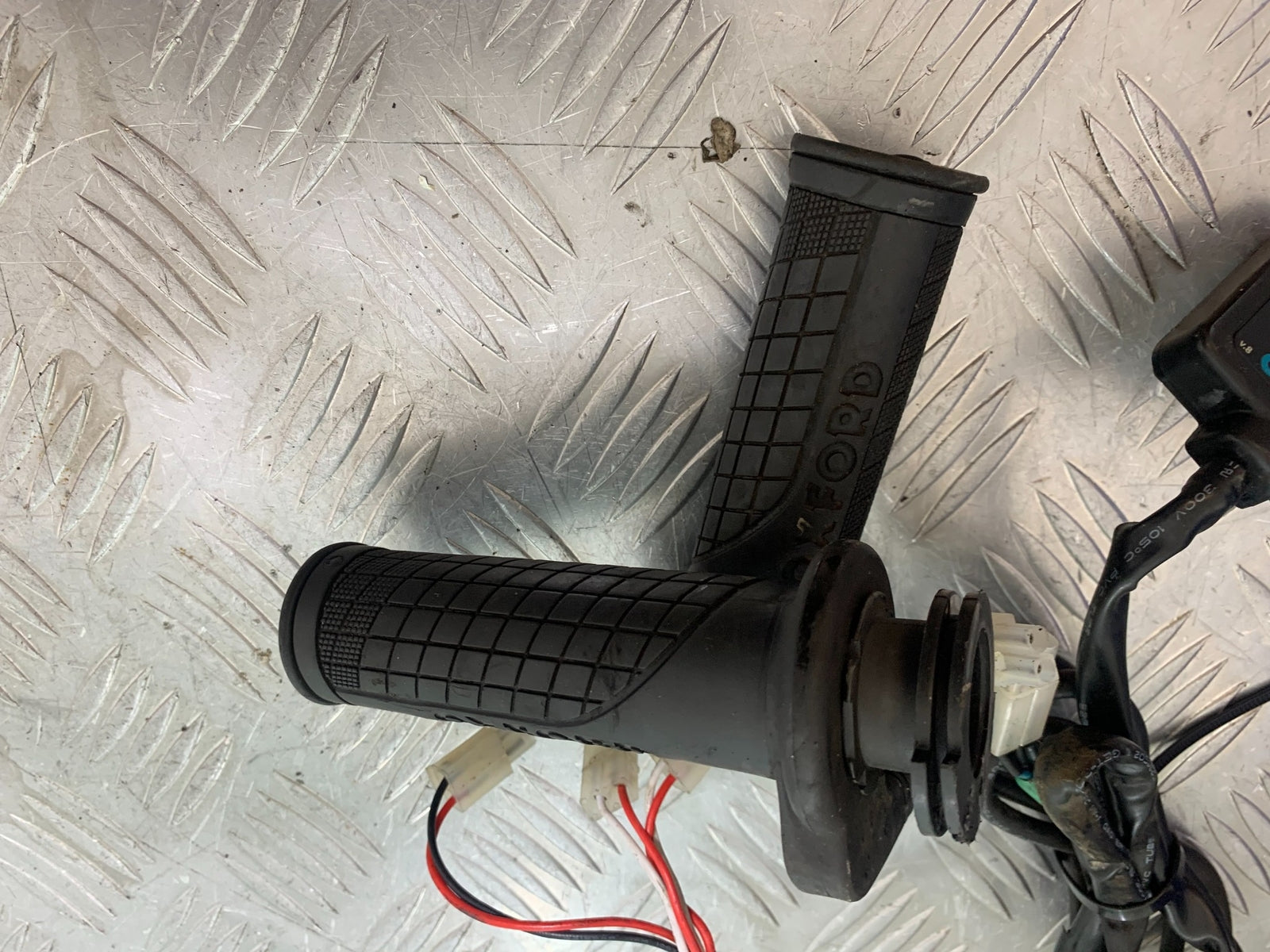 ROYAL ENFIELD BULLET 500 EFI HEATED GRIPS  YEAR 2008 - 2016 (CMB1153)