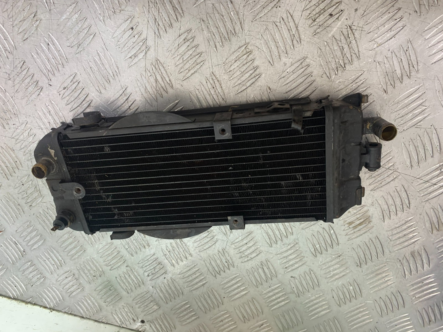 HONDA VT700 VT 700 SHADOW RADIATOR   YEAR 1984-85 (CMB1328)