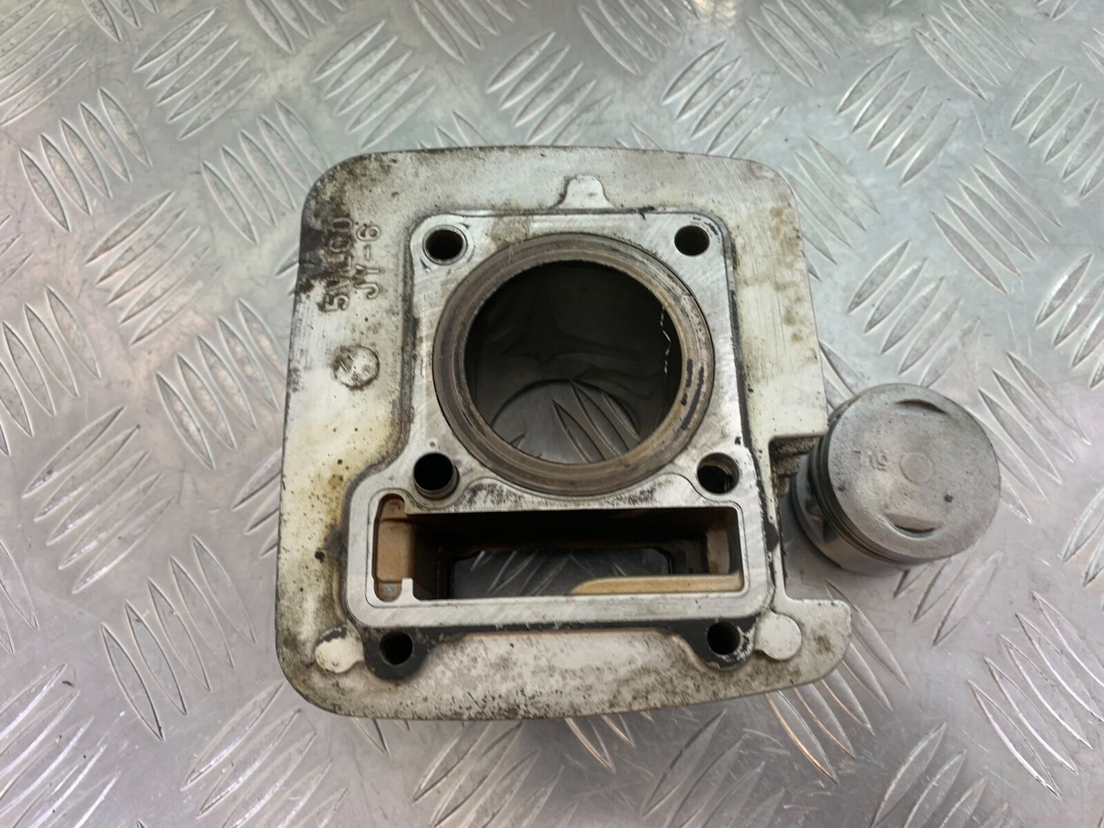 YAMAHA XT125X XT125 X BARREL AND PISTON  YEAR 2008 (STOCK 857)
