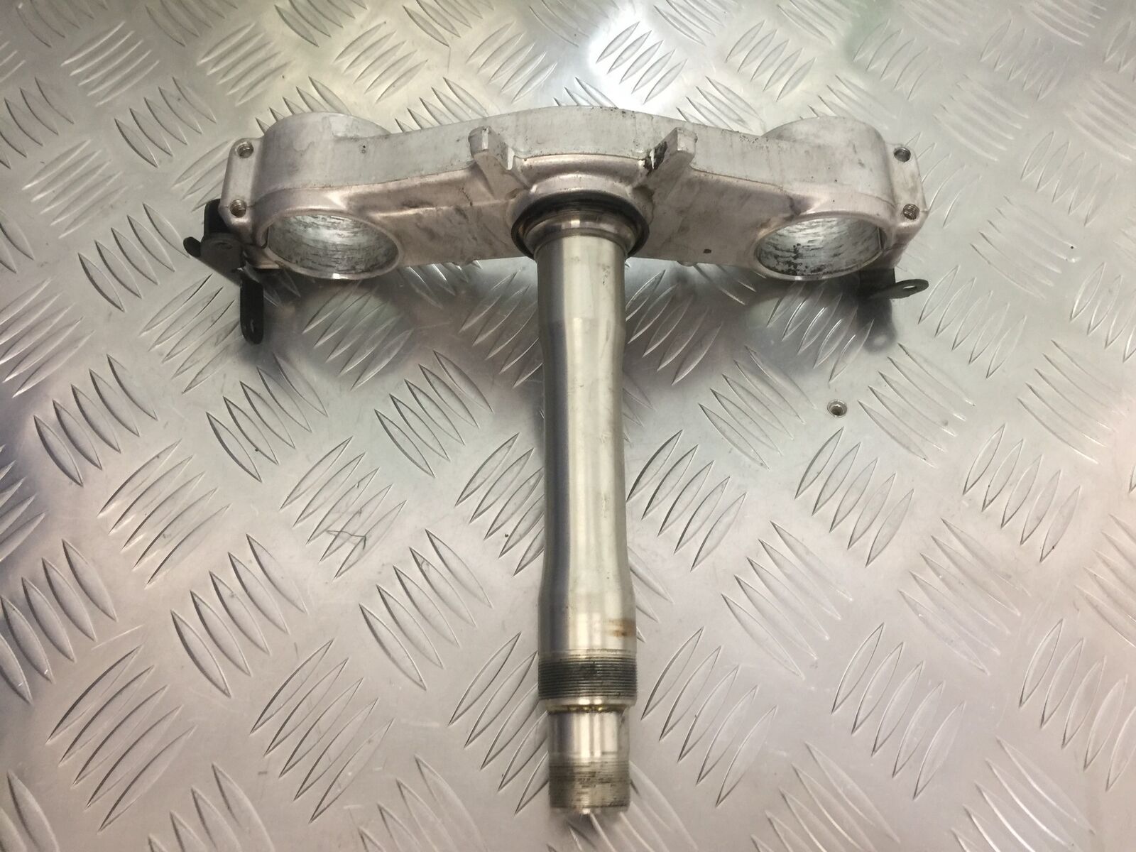 KAWASAKI ZX10R ZX10 R BOTTOM YOKE  YEAR 2004-2005 (STOCK 932)