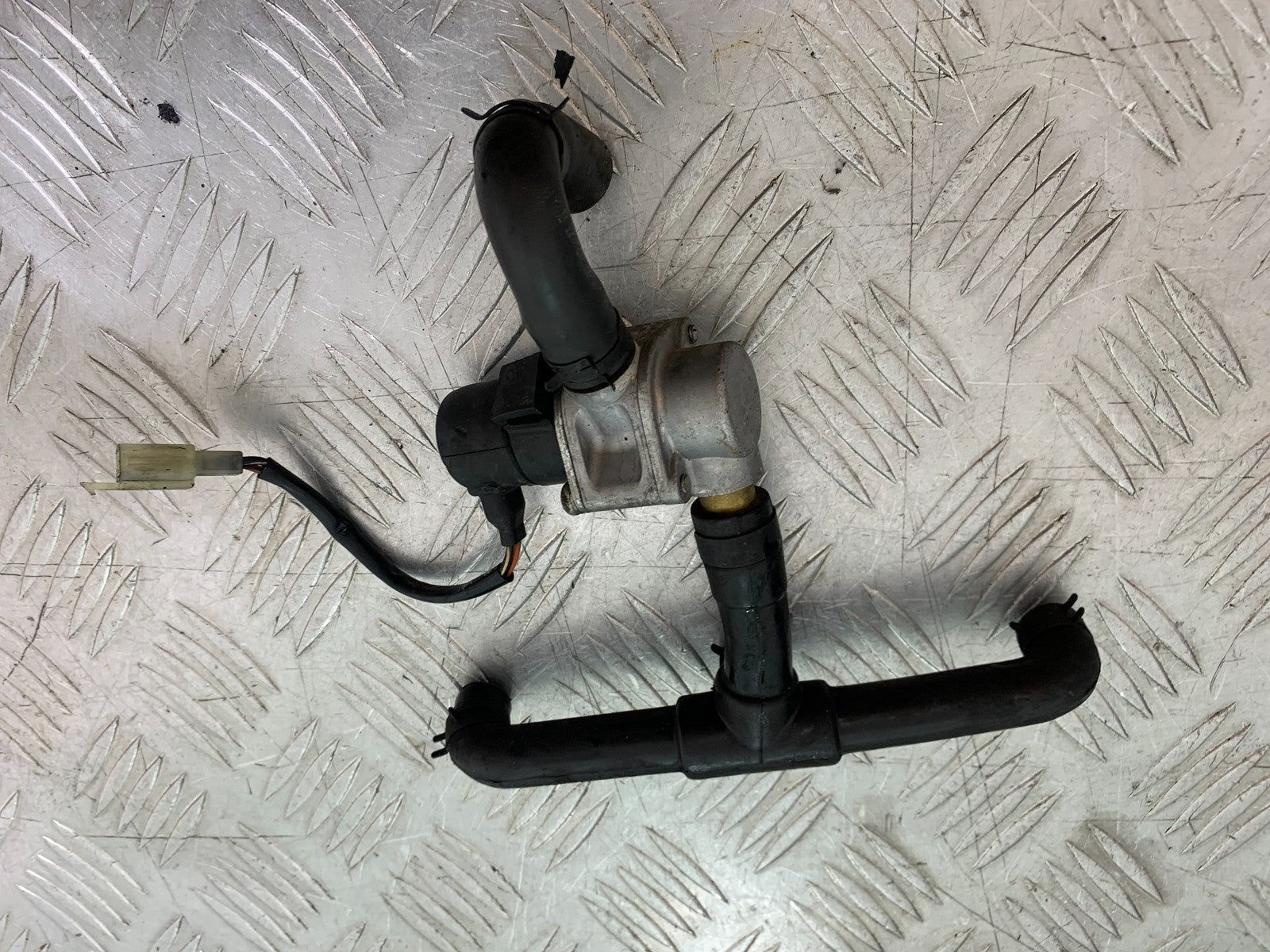 TRIUMPH SPEED TRIPLE R 1050 AIR VALVE  2009 (CMB1183)