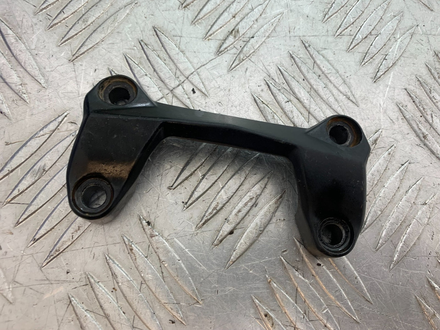 KTM DUKE 125 HANDLEBAR CLAMP   YEAR 2017-2022 (CMB1274)