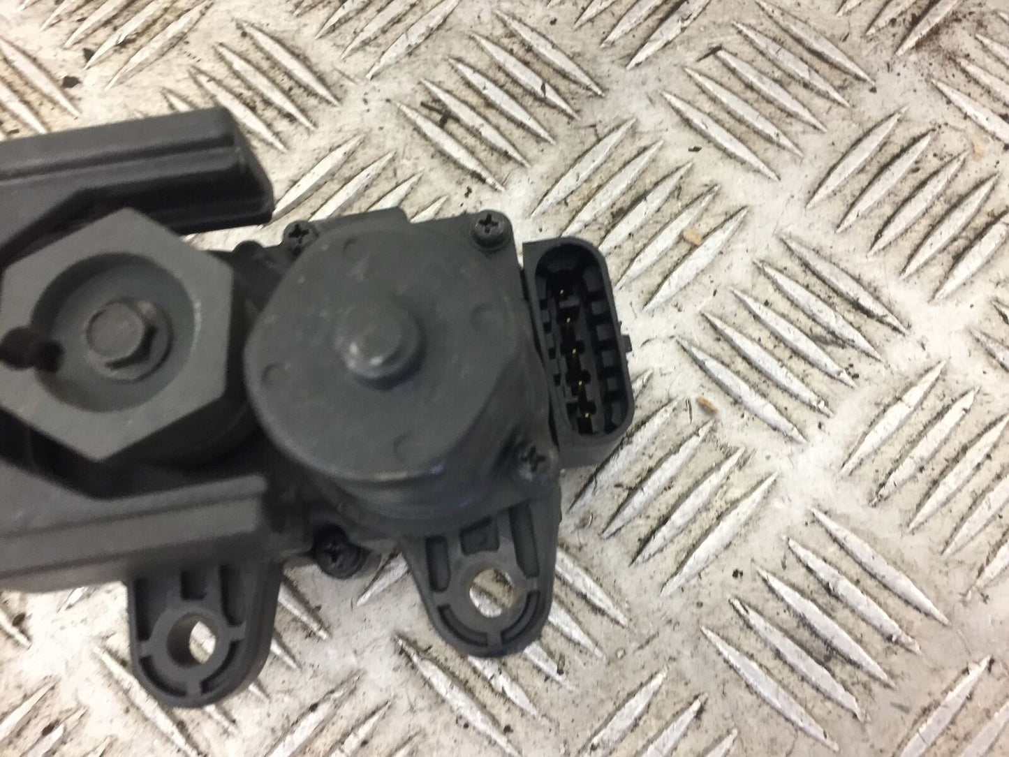 HARLEY DAVIDSON FXDC DYNA SUPER GLIDE EXHAUST SERVO MOTOR  YEAR 2012 STOCK 436