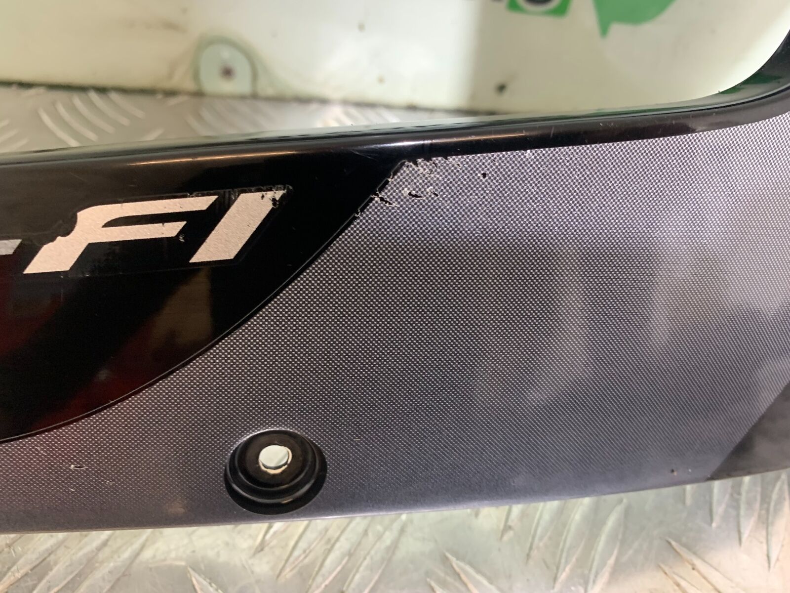 HONDA CBR 929 RRY FIREBLADE RIGHT MIDDLE FAIRING PANEL YEAR 2000-01 (CMB1094)