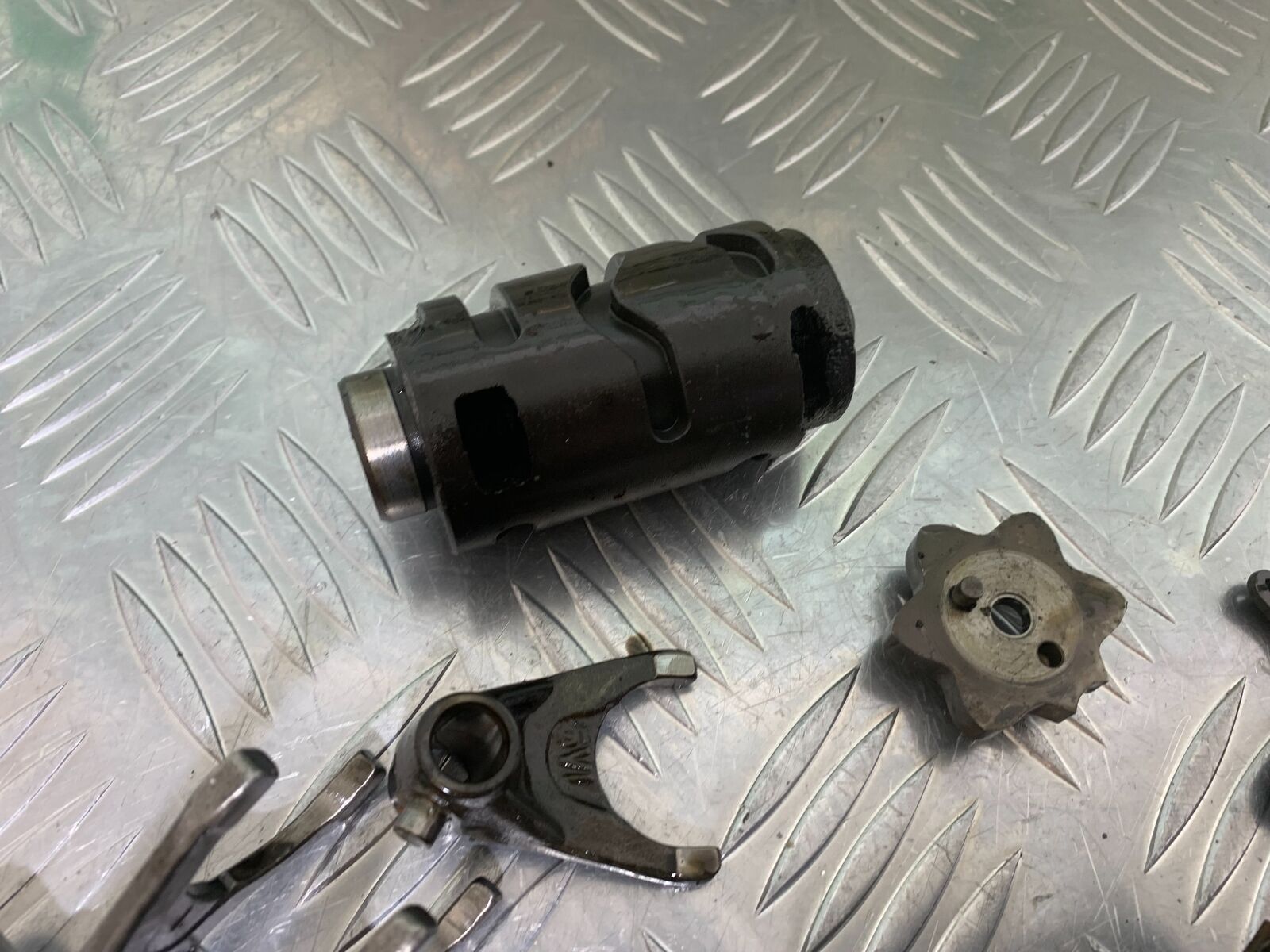 YAMAHA XT125X XT125 X GEAR BOX  YEAR 2008 (STOCK 857)