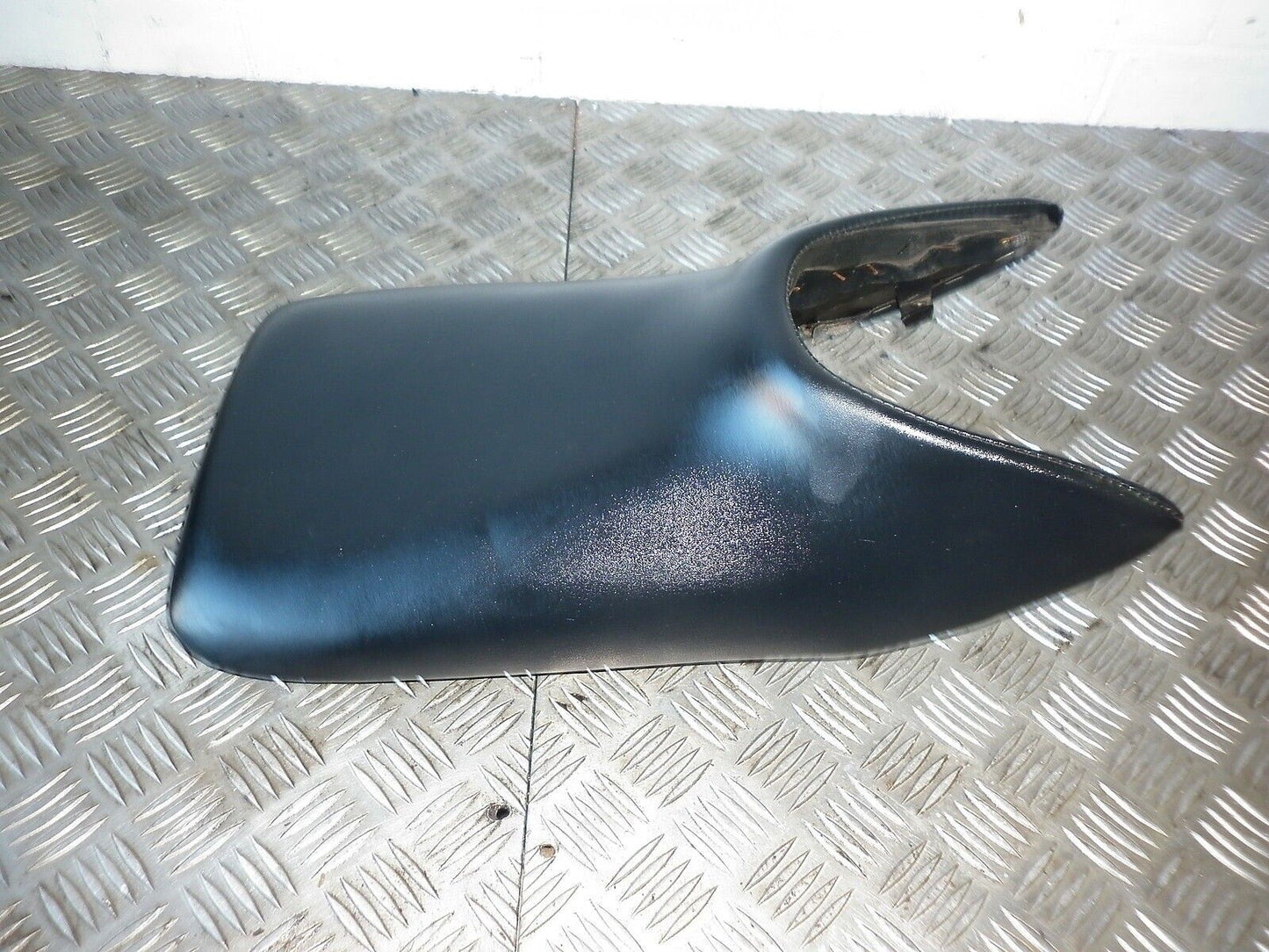 HONDA CBR125 CBR 125 FRONT SEAT YEAR 2005