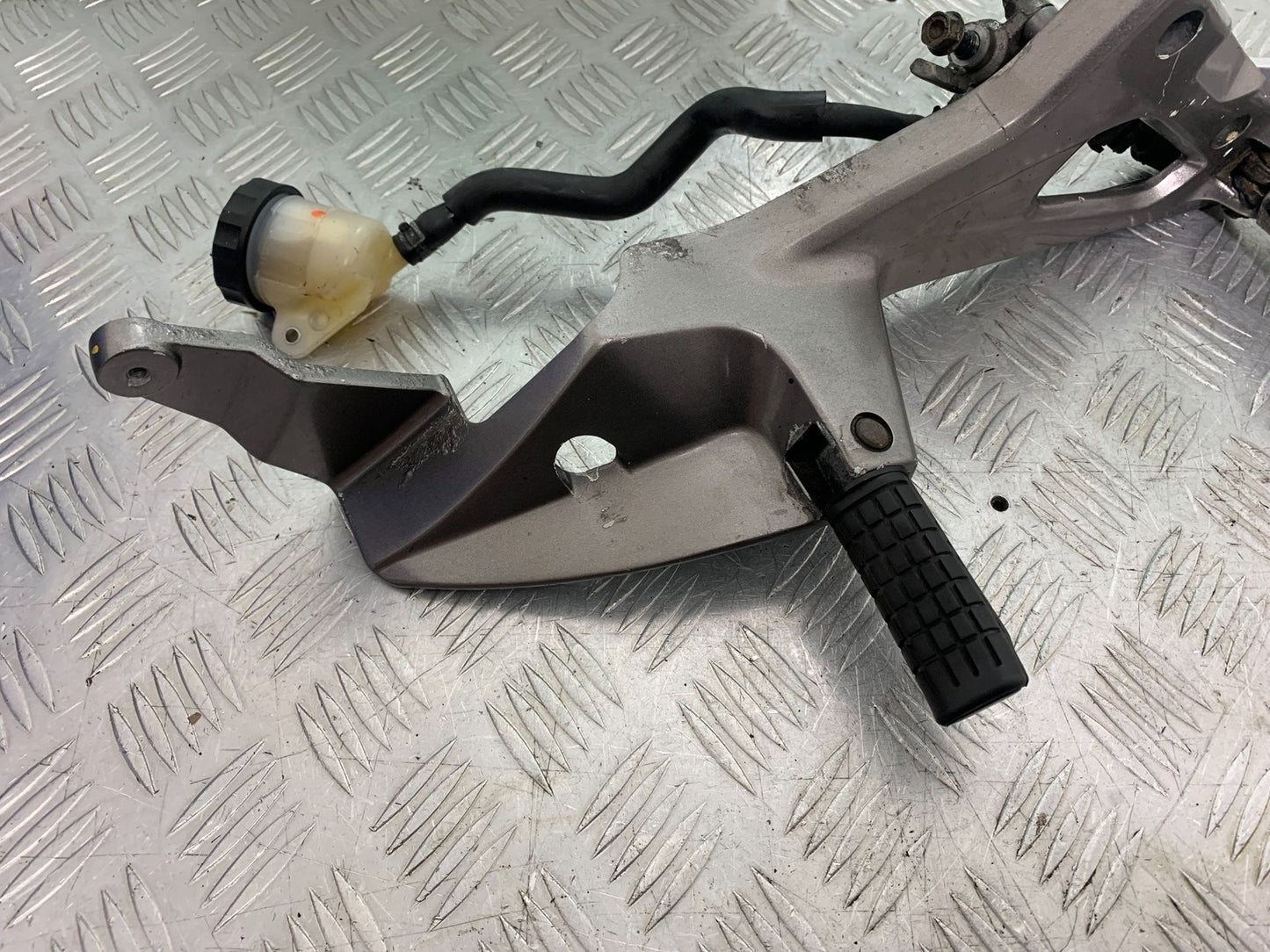 HONDA NT 700 V DEAUVILLE RIGHT HANGER AND PEGS  YEAR 2006-2010 (CMB1298)