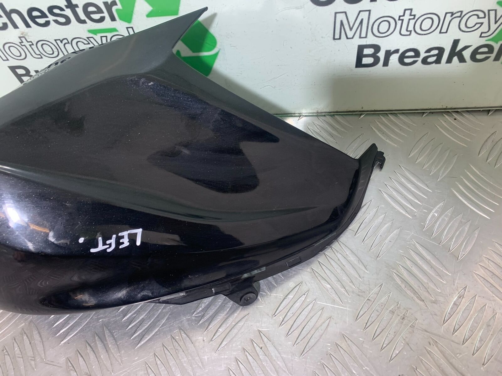 KAWASAKI Z800 Z 800 LEFT TANK COVER  YEAR 2013-2017 (CMB1059)